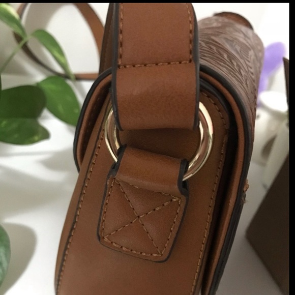 Brown crossbody vegan embossed flap purse - Picture 6 of 6